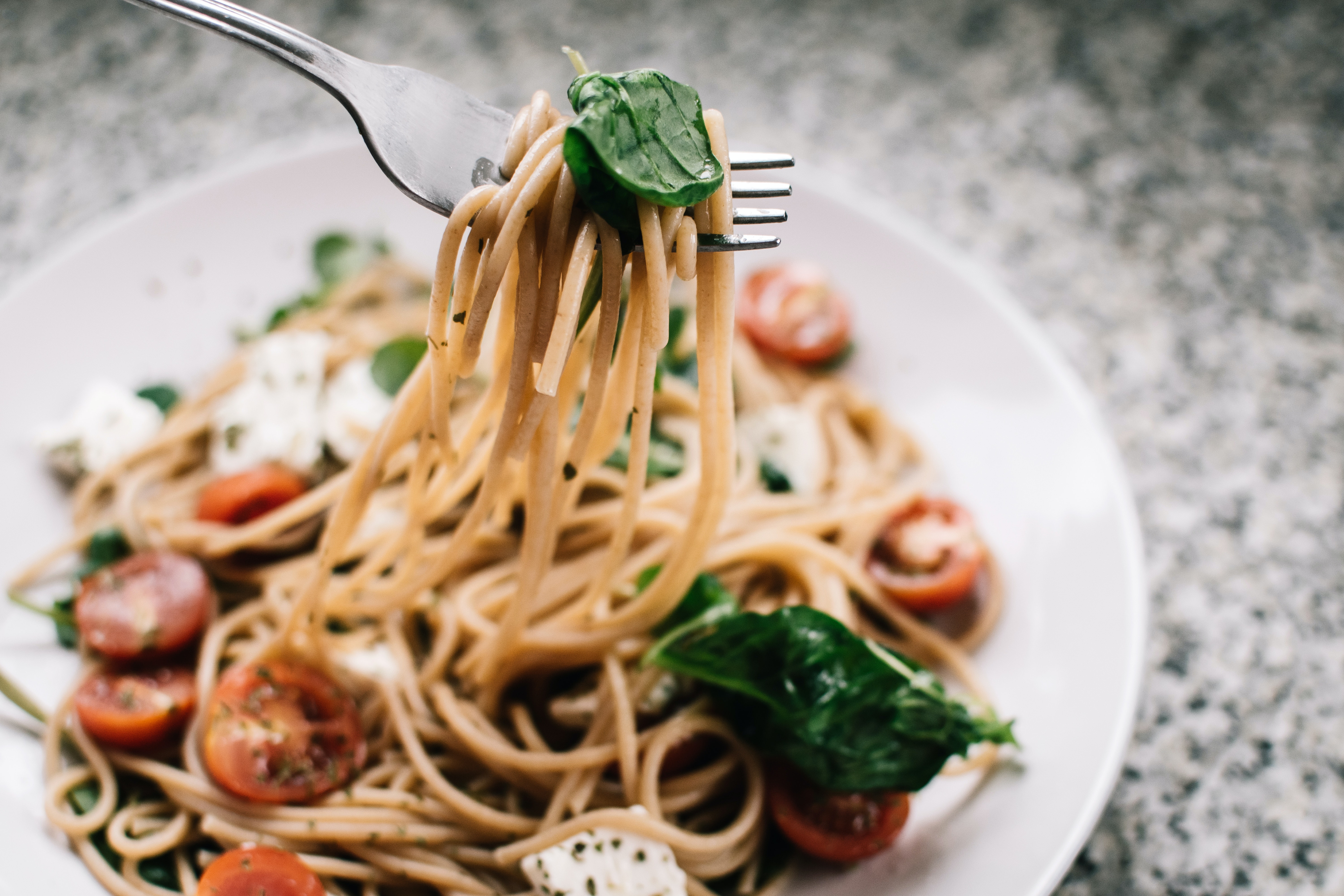 Pasta With Tomato and Basil